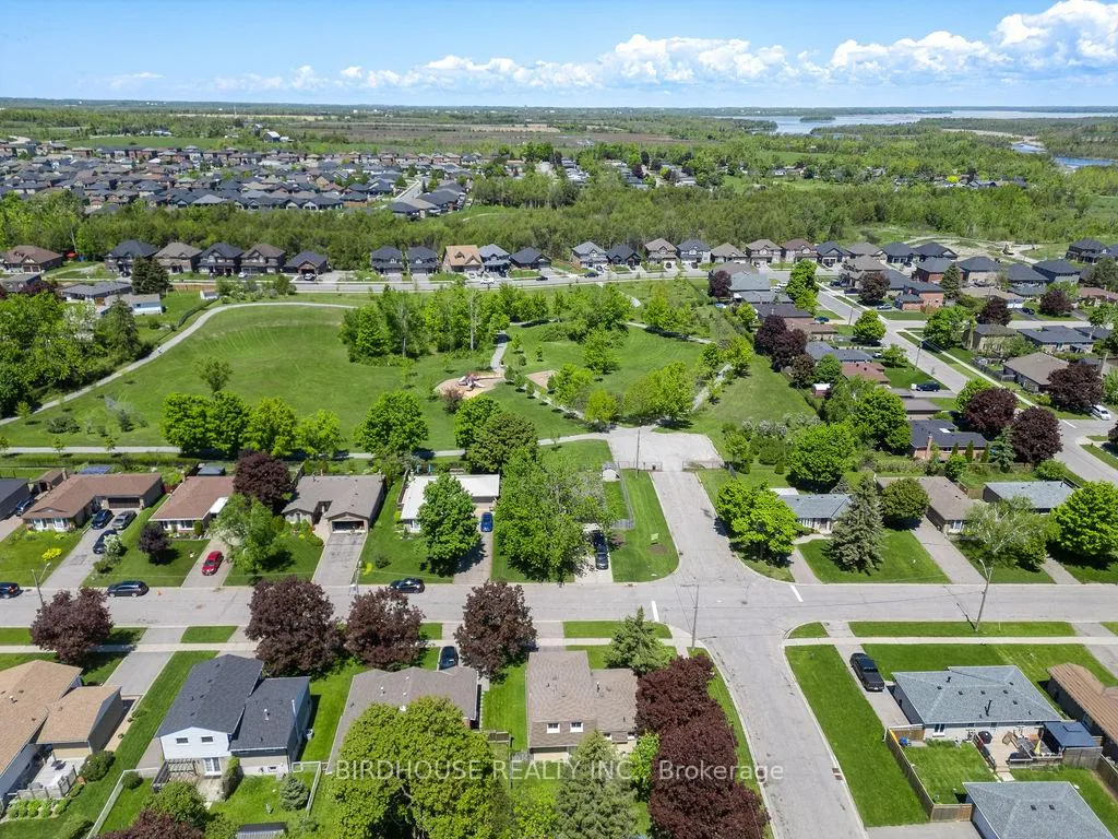 Photo 34 of 27 Edwin Street, Kawartha Lakes, Lindsay — HOMEH