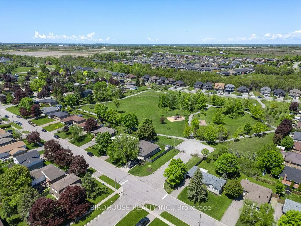 Photo 35 of 27 Edwin Street, Kawartha Lakes, Lindsay — HOMEH