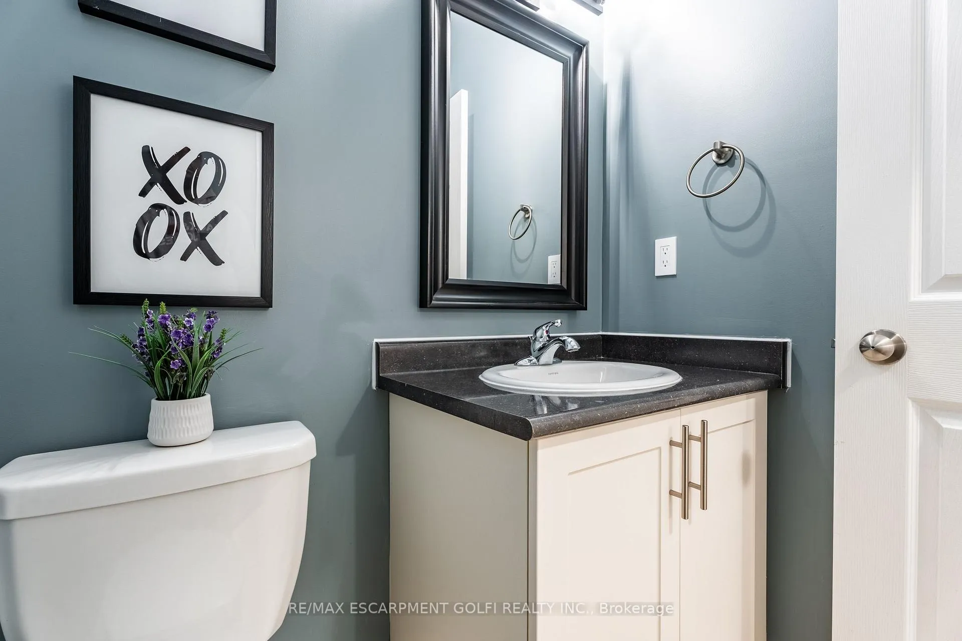 Photo 5 of 48 Galileo Drive, Hamilton, Stoney Creek — HOMEH