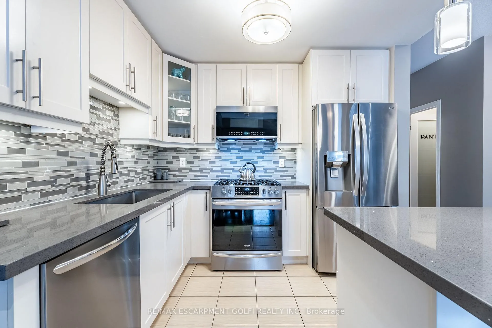 Photo 14 of 48 Galileo Drive, Hamilton, Stoney Creek — HOMEH