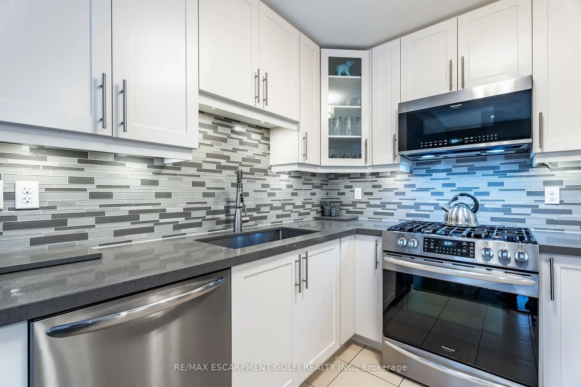 Photo 15 of 48 Galileo Drive, Hamilton, Stoney Creek — HOMEH