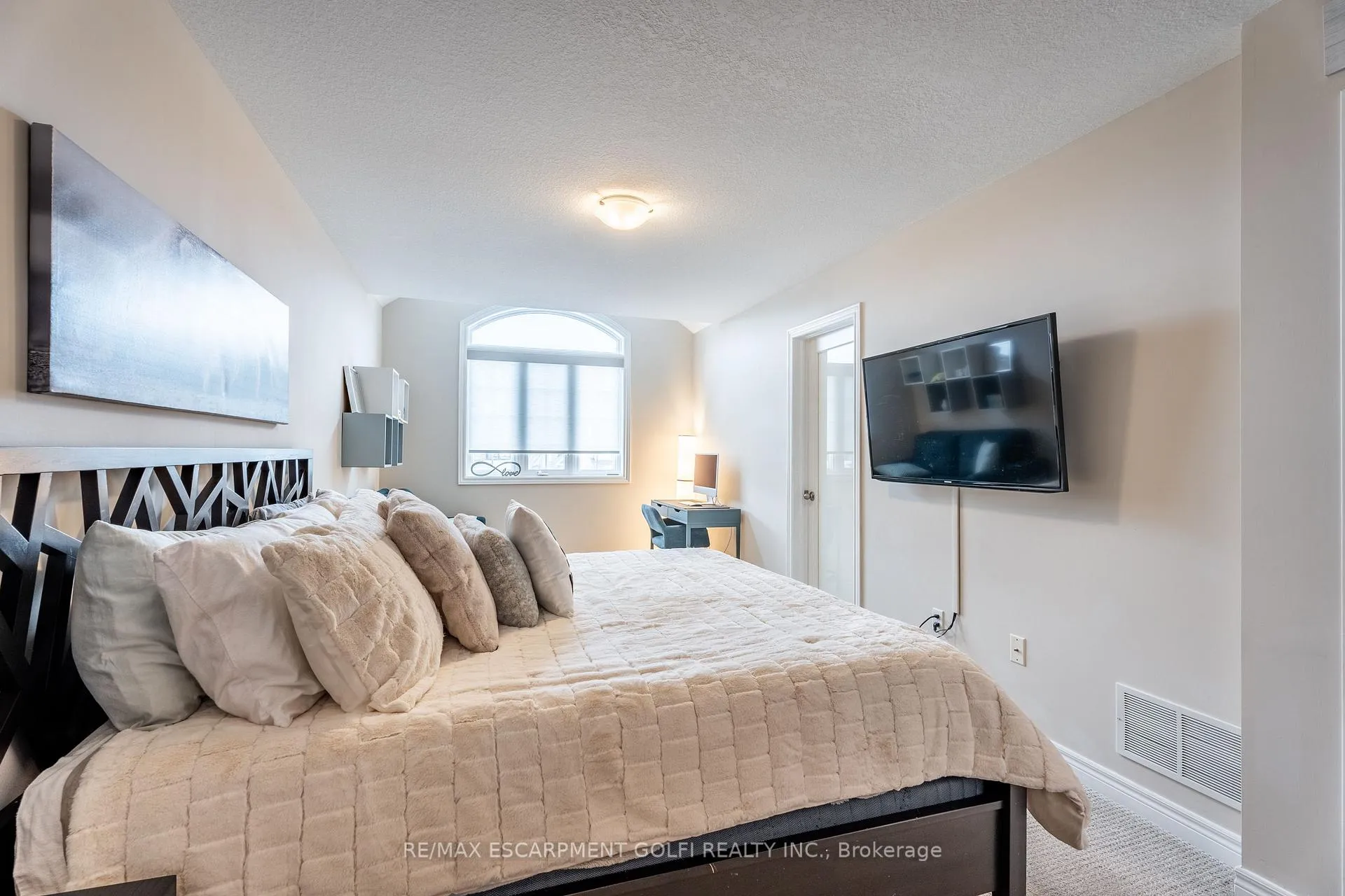 Photo 20 of 48 Galileo Drive, Hamilton, Stoney Creek — HOMEH