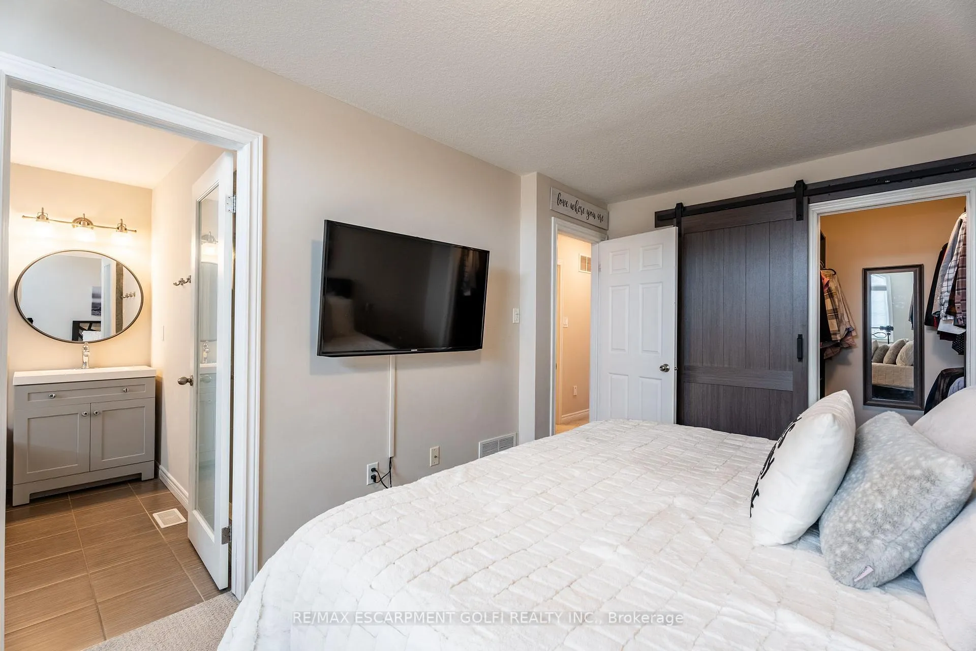 Photo 21 of 48 Galileo Drive, Hamilton, Stoney Creek — HOMEH