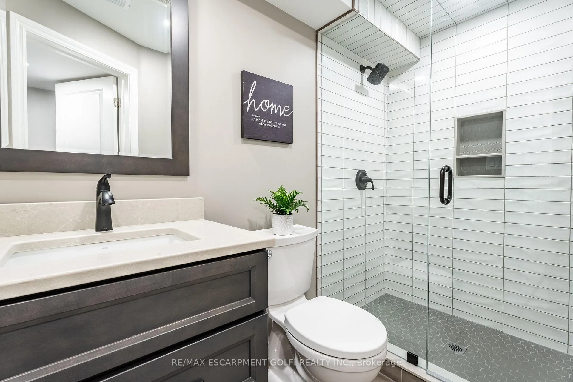 Photo 32 of 48 Galileo Drive, Hamilton, Stoney Creek — HOMEH