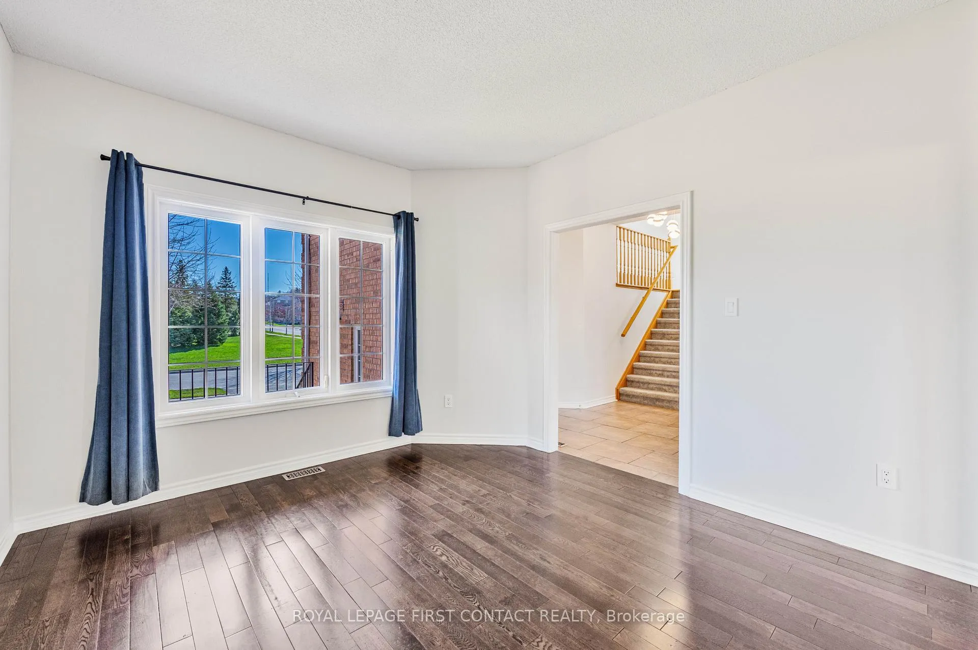 Photo 10 of 36 Batteaux Street, Barrie, Ardagh — HOMEH