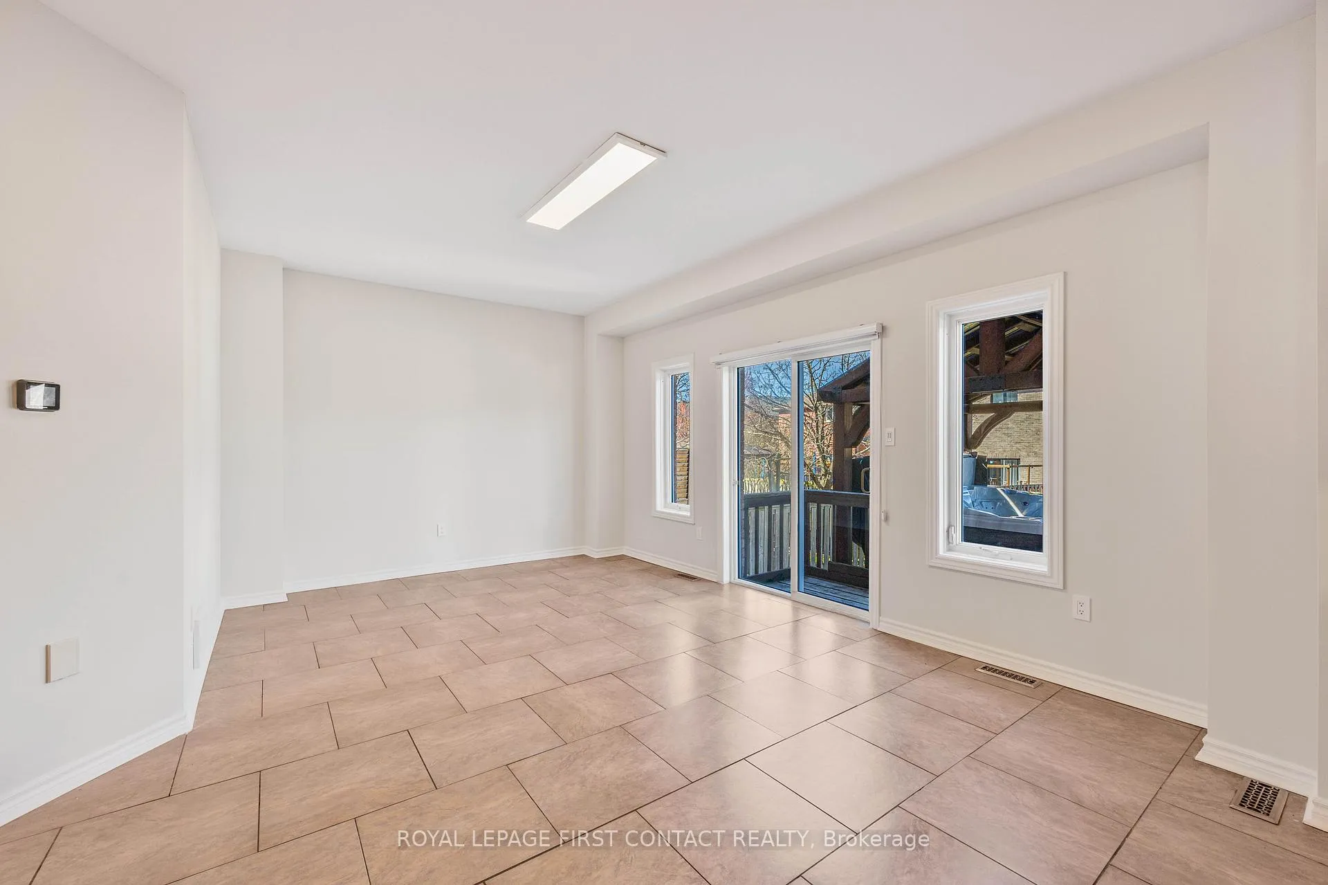 Photo 20 of 36 Batteaux Street, Barrie, Ardagh — HOMEH