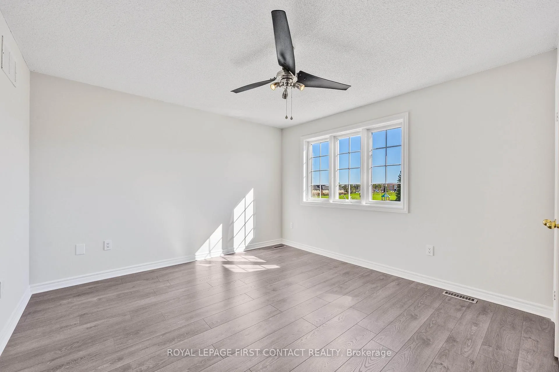 Photo 27 of 36 Batteaux Street, Barrie, Ardagh — HOMEH