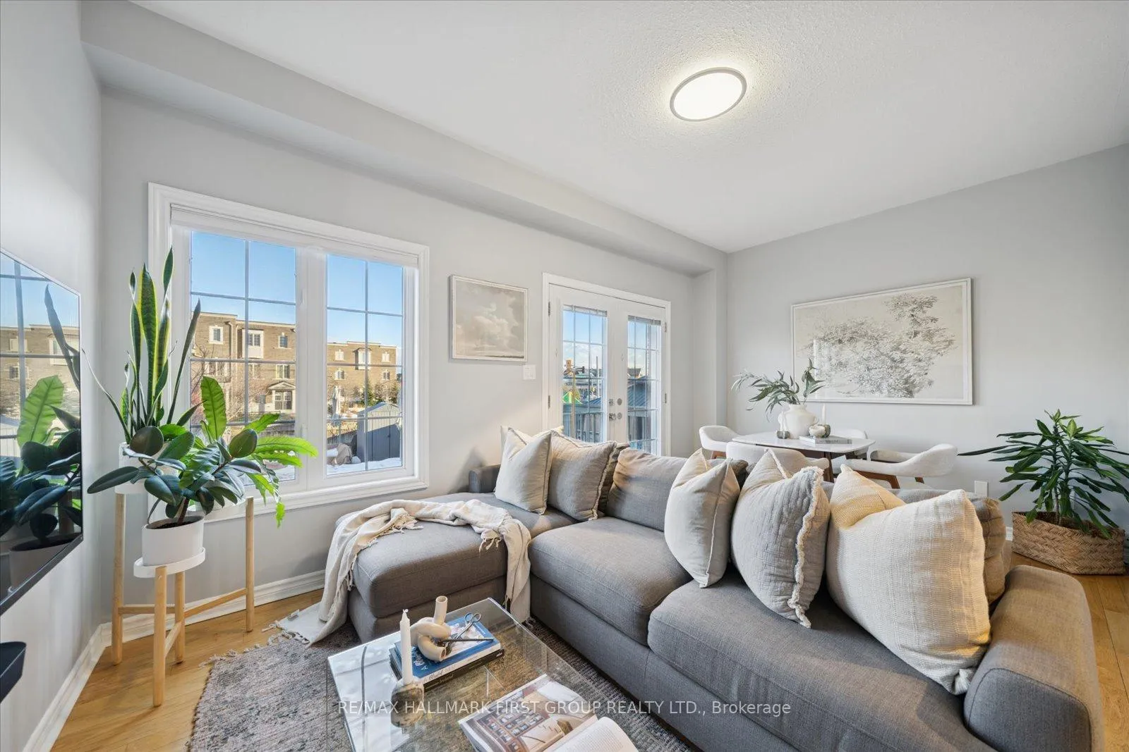 Photo 8 of 35 Beckett Crescent, Clarington, Courtice — HOMEH