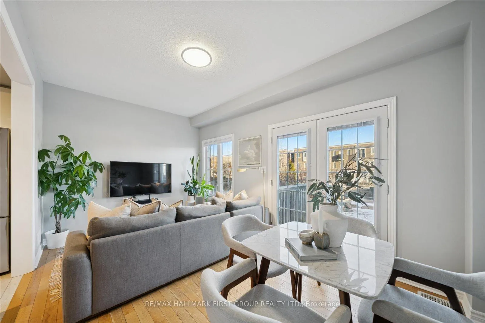 Photo 10 of 35 Beckett Crescent, Clarington, Courtice — HOMEH