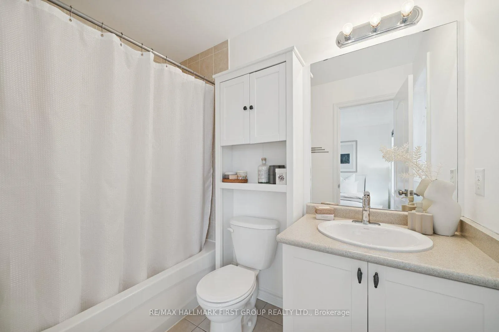 Photo 14 of 35 Beckett Crescent, Clarington, Courtice — HOMEH
