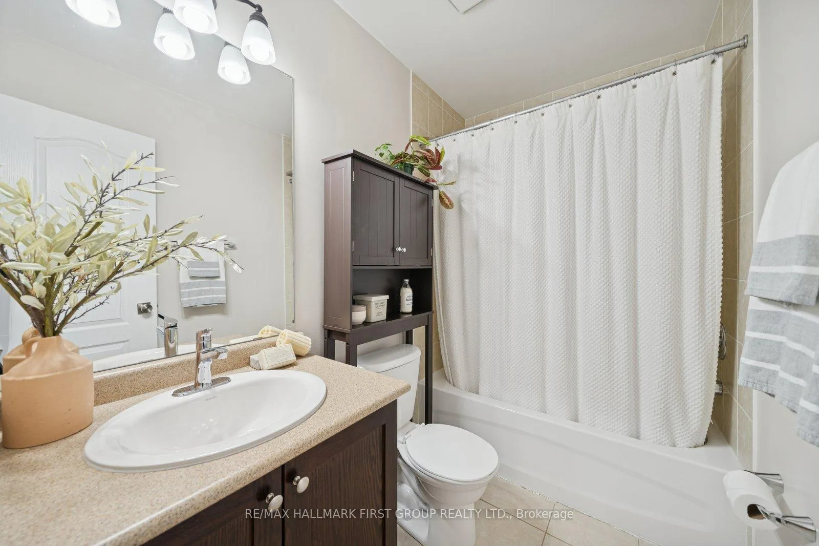 Photo 19 of 35 Beckett Crescent, Clarington, Courtice — HOMEH