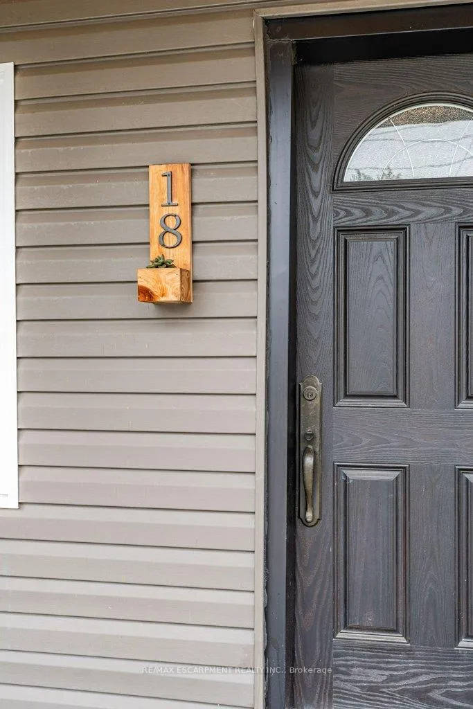 Photo 3 of 18 Ellis Avenue, Hamilton, Crown Point — HOMEH