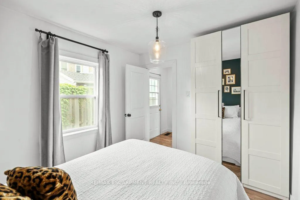 Photo 14 of 18 Ellis Avenue, Hamilton, Crown Point — HOMEH