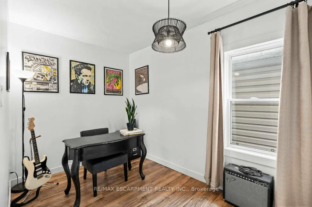 Photo 16 of 18 Ellis Avenue, Hamilton, Crown Point — HOMEH