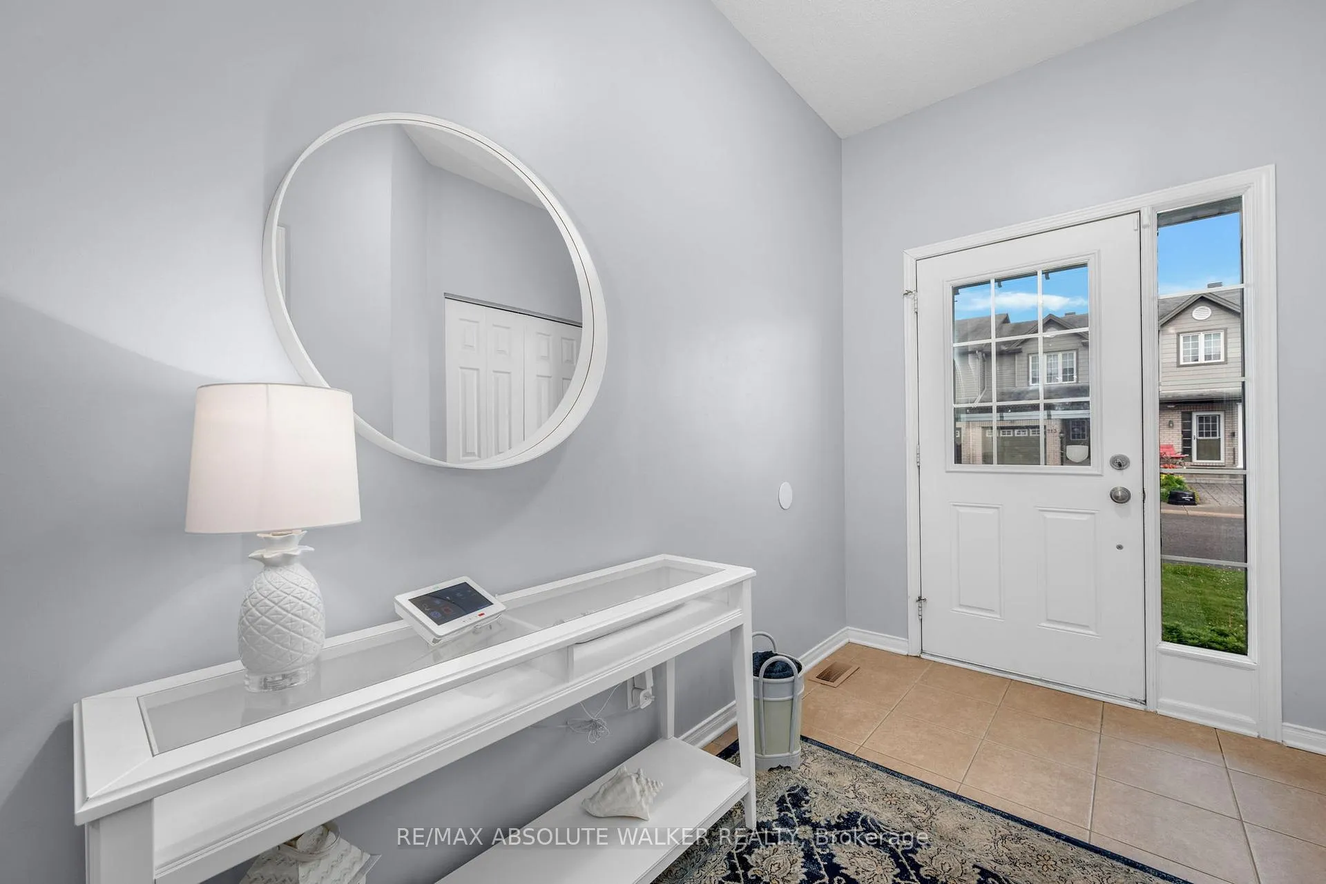 Photo 2 of 214 Lamplighters Drive, Ottawa, Barrhaven - Cedargrove/Fraserdale — HOMEH