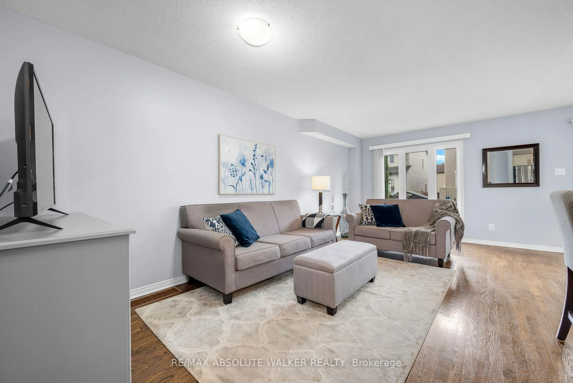 Photo 4 of 214 Lamplighters Drive, Ottawa, Barrhaven - Cedargrove/Fraserdale — HOMEH