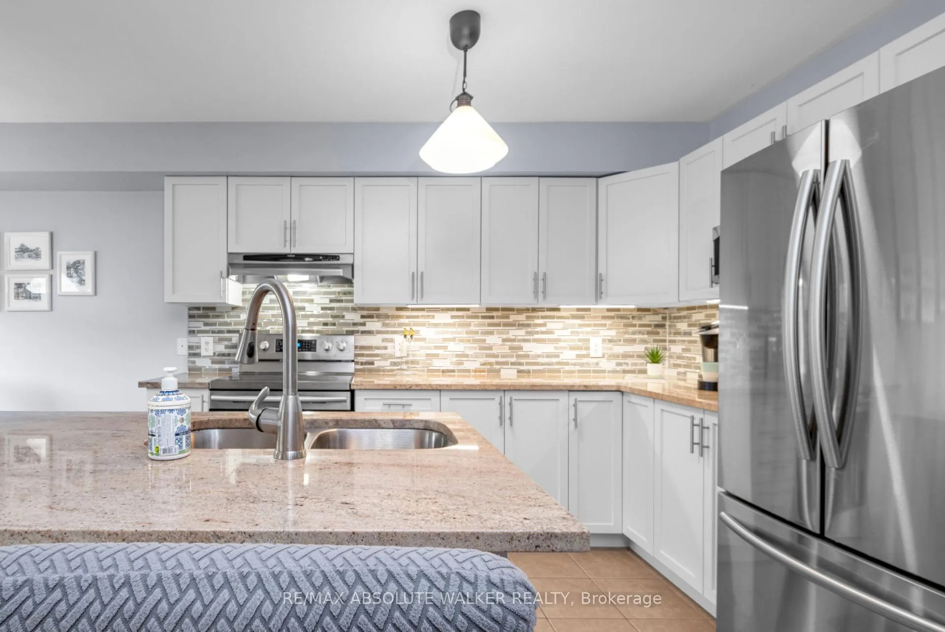 Photo 7 of 214 Lamplighters Drive, Ottawa, Barrhaven - Cedargrove/Fraserdale — HOMEH