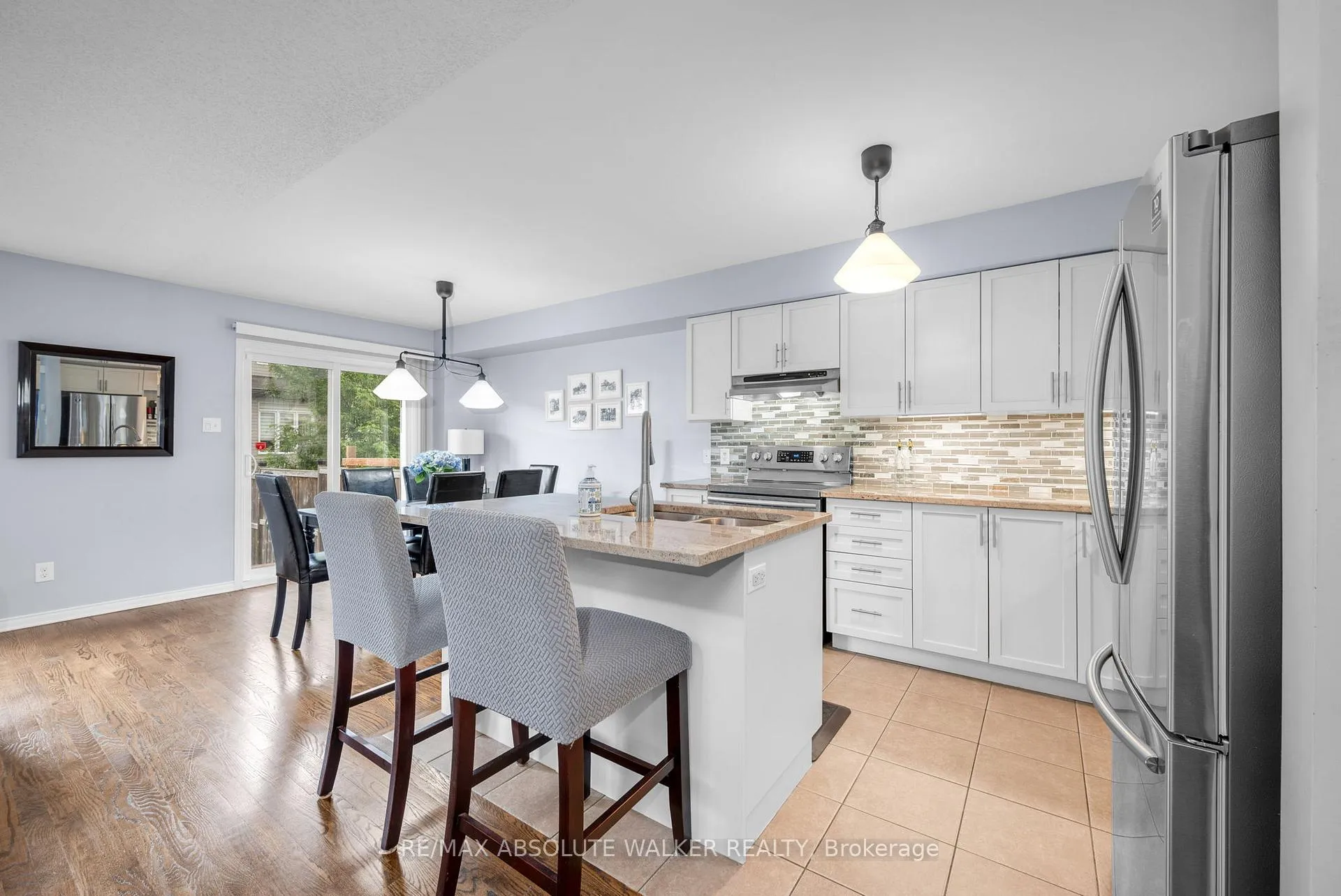 Photo 8 of 214 Lamplighters Drive, Ottawa, Barrhaven - Cedargrove/Fraserdale — HOMEH
