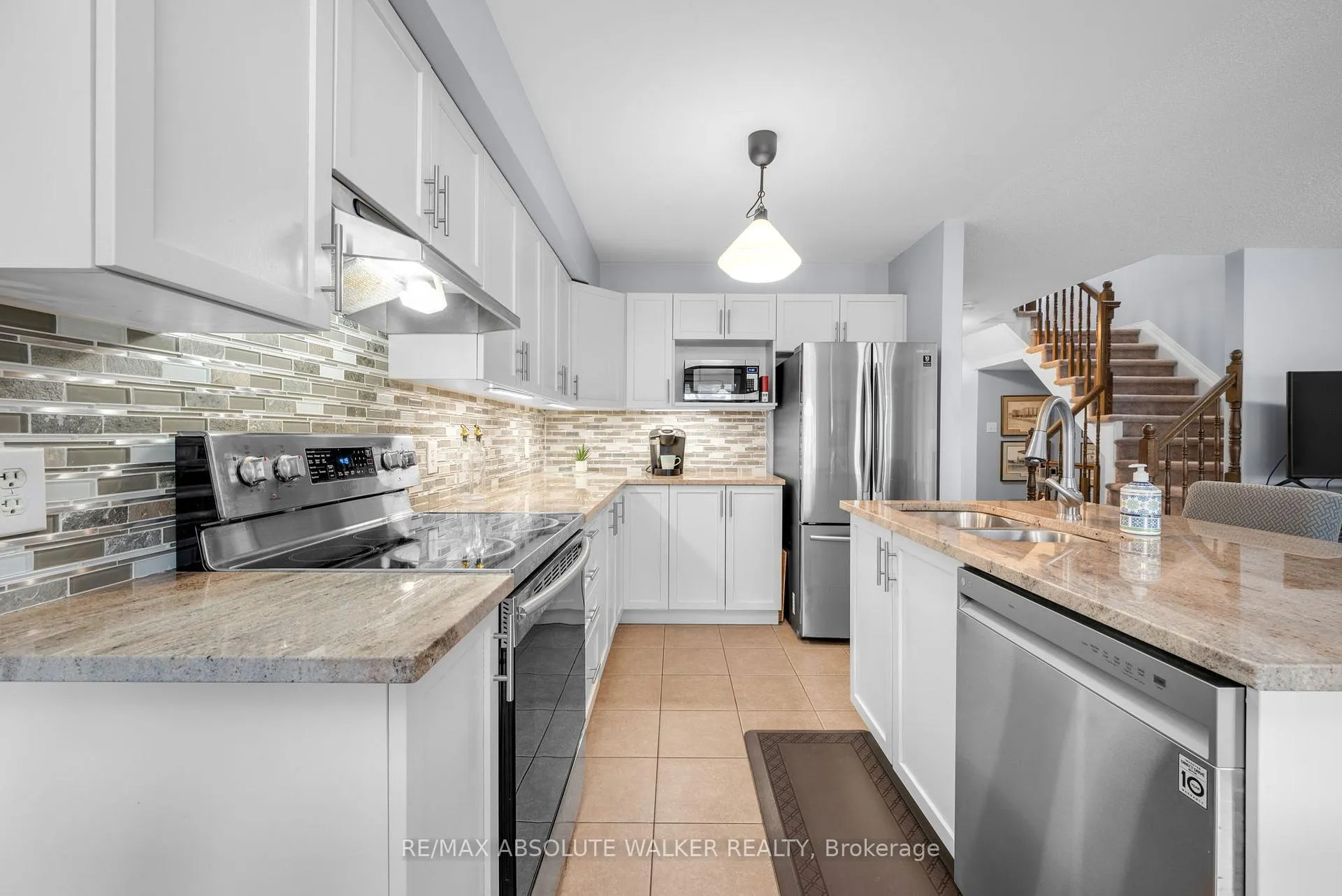 Photo 9 of 214 Lamplighters Drive, Ottawa, Barrhaven - Cedargrove/Fraserdale — HOMEH