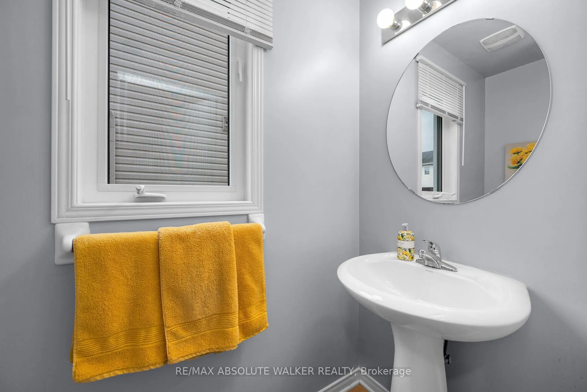 Photo 11 of 214 Lamplighters Drive, Ottawa, Barrhaven - Cedargrove/Fraserdale — HOMEH
