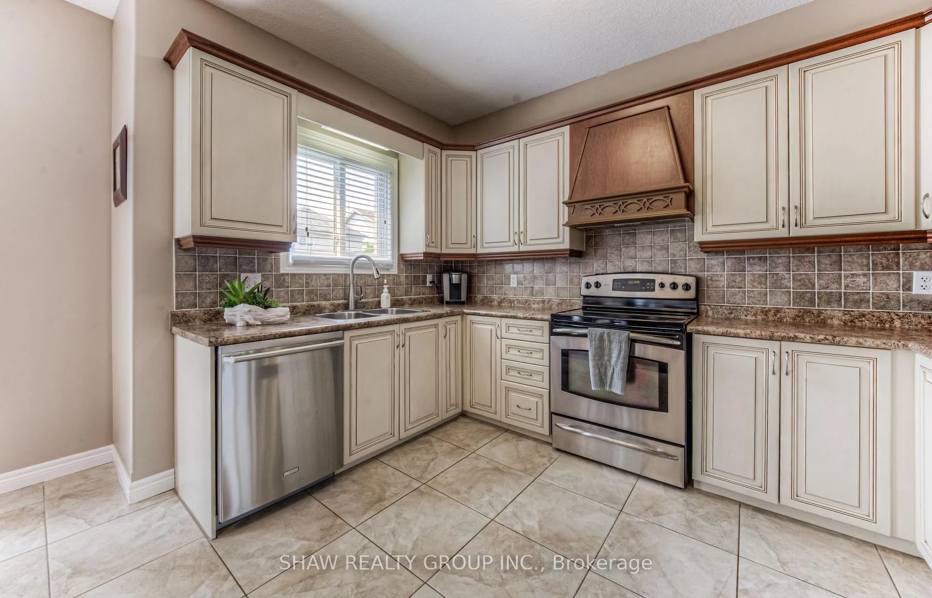 Photo 16 of 15 Woodbine Avenue, Kitchener — HOMEH