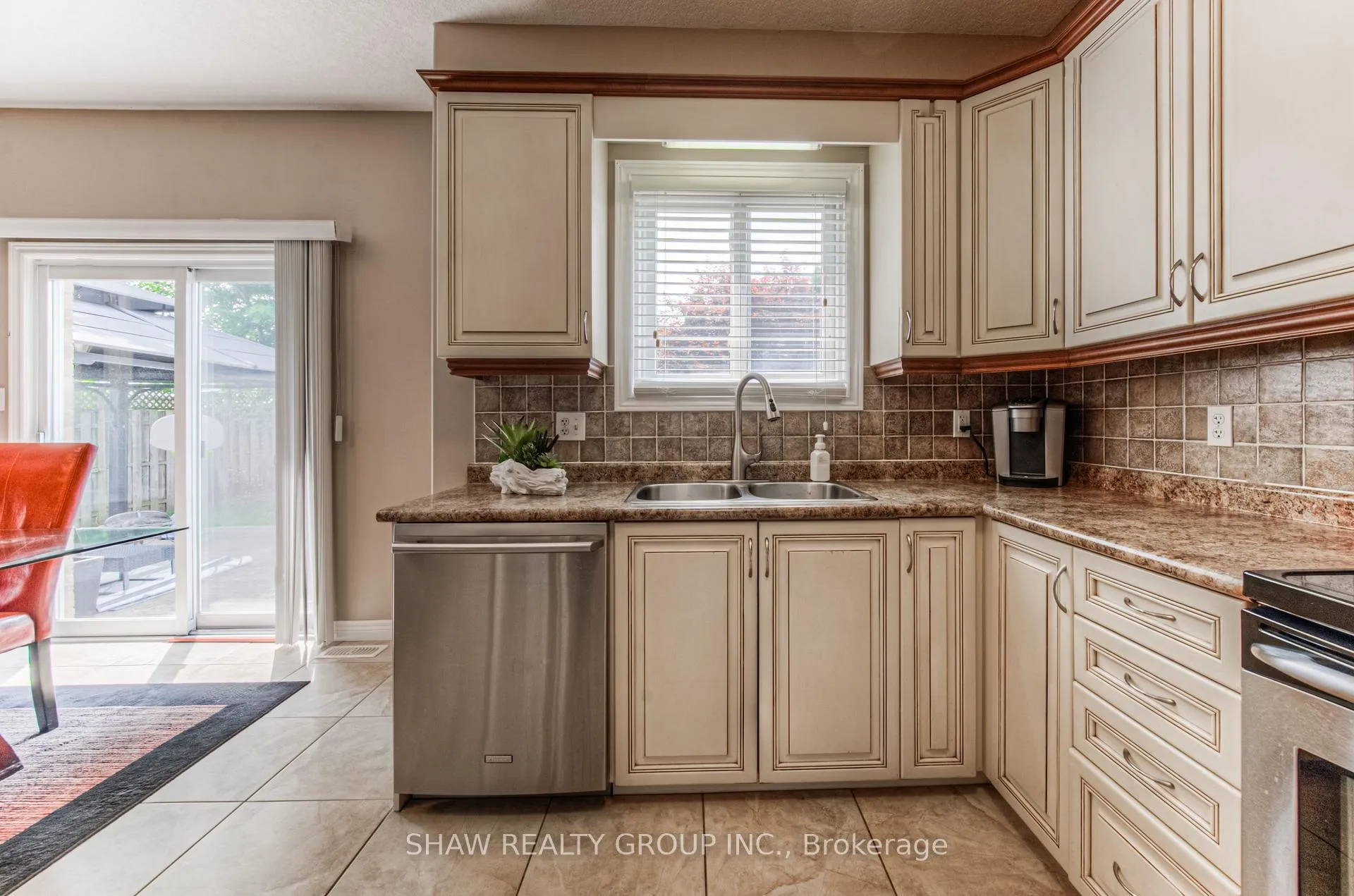 Photo 17 of 15 Woodbine Avenue, Kitchener — HOMEH