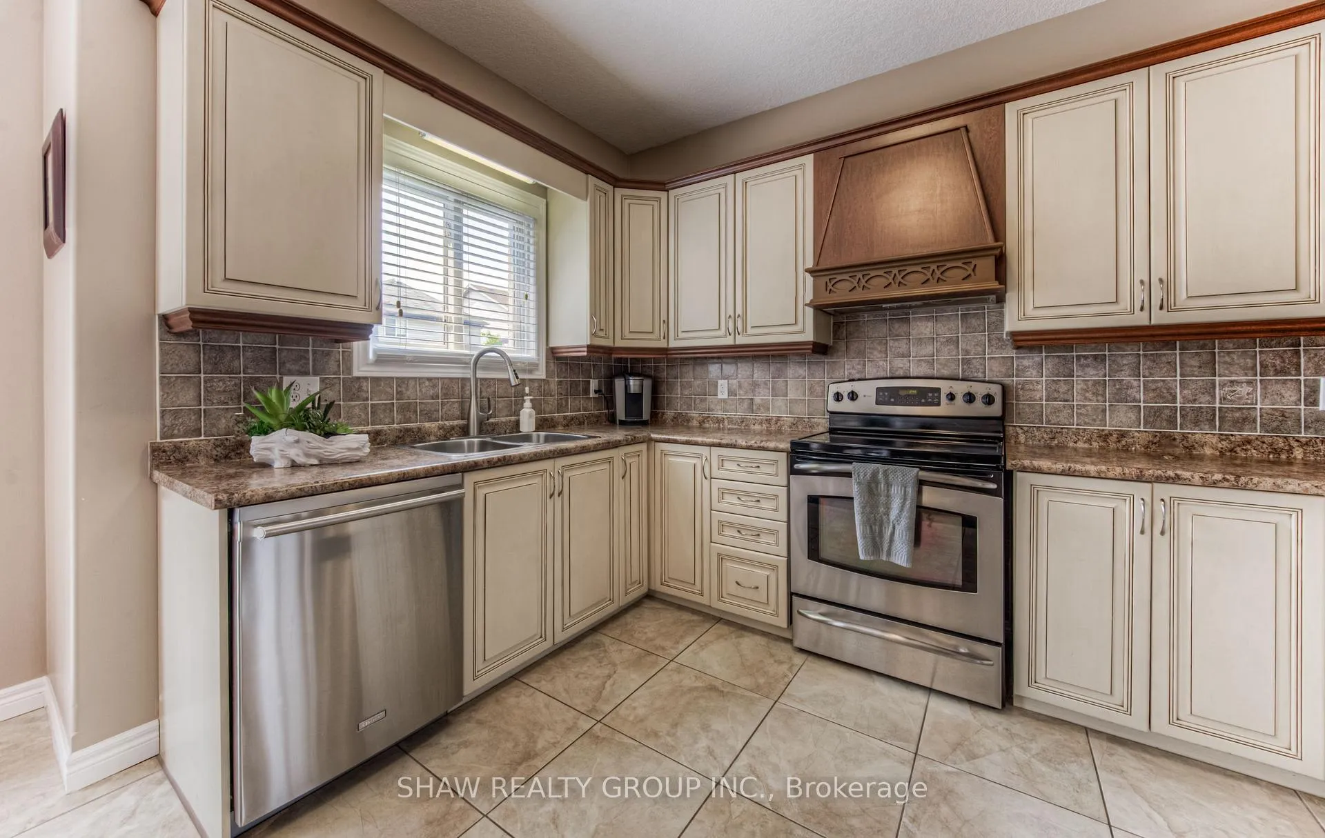 Photo 24 of 15 Woodbine Avenue, Kitchener — HOMEH