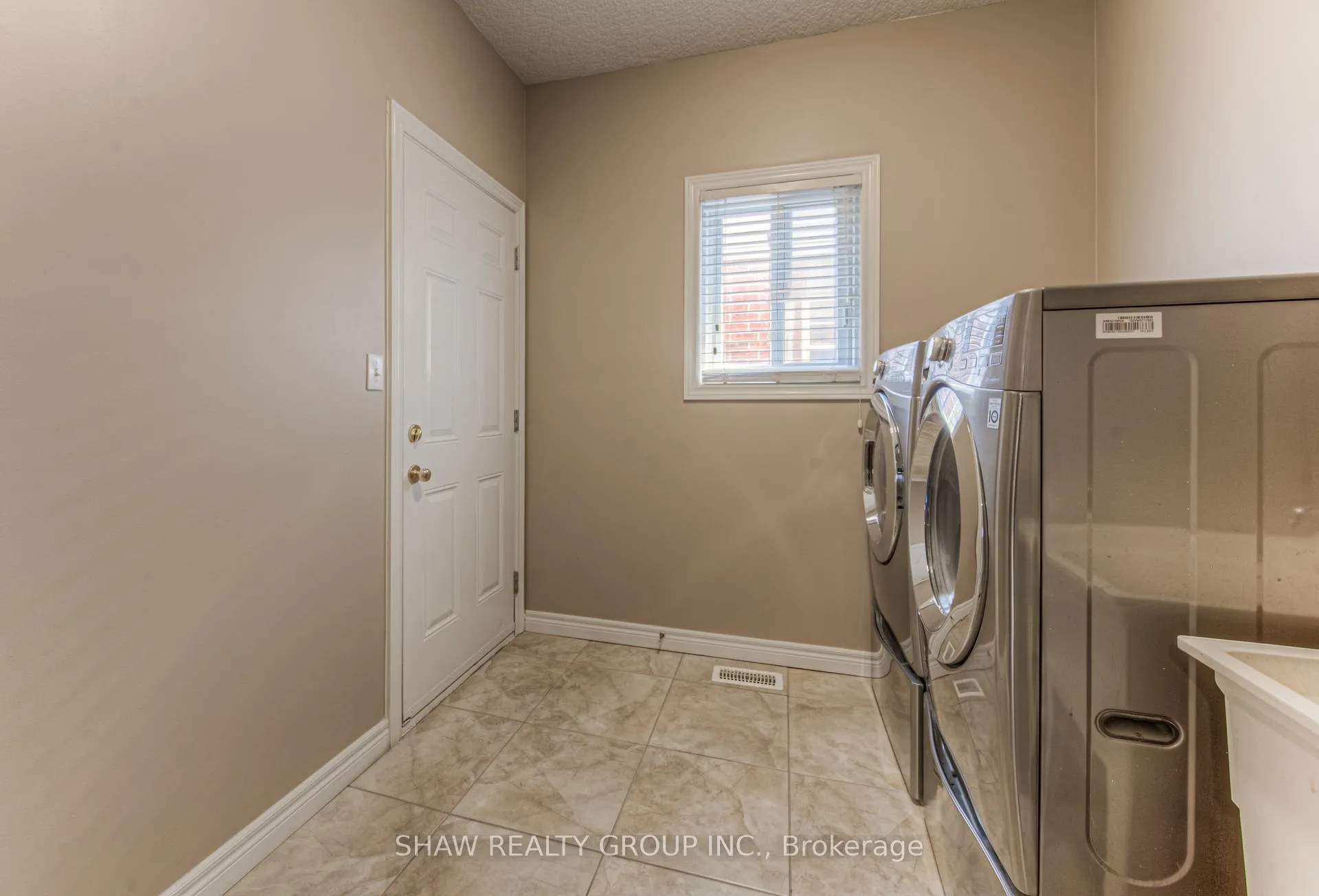 Photo 26 of 15 Woodbine Avenue, Kitchener — HOMEH