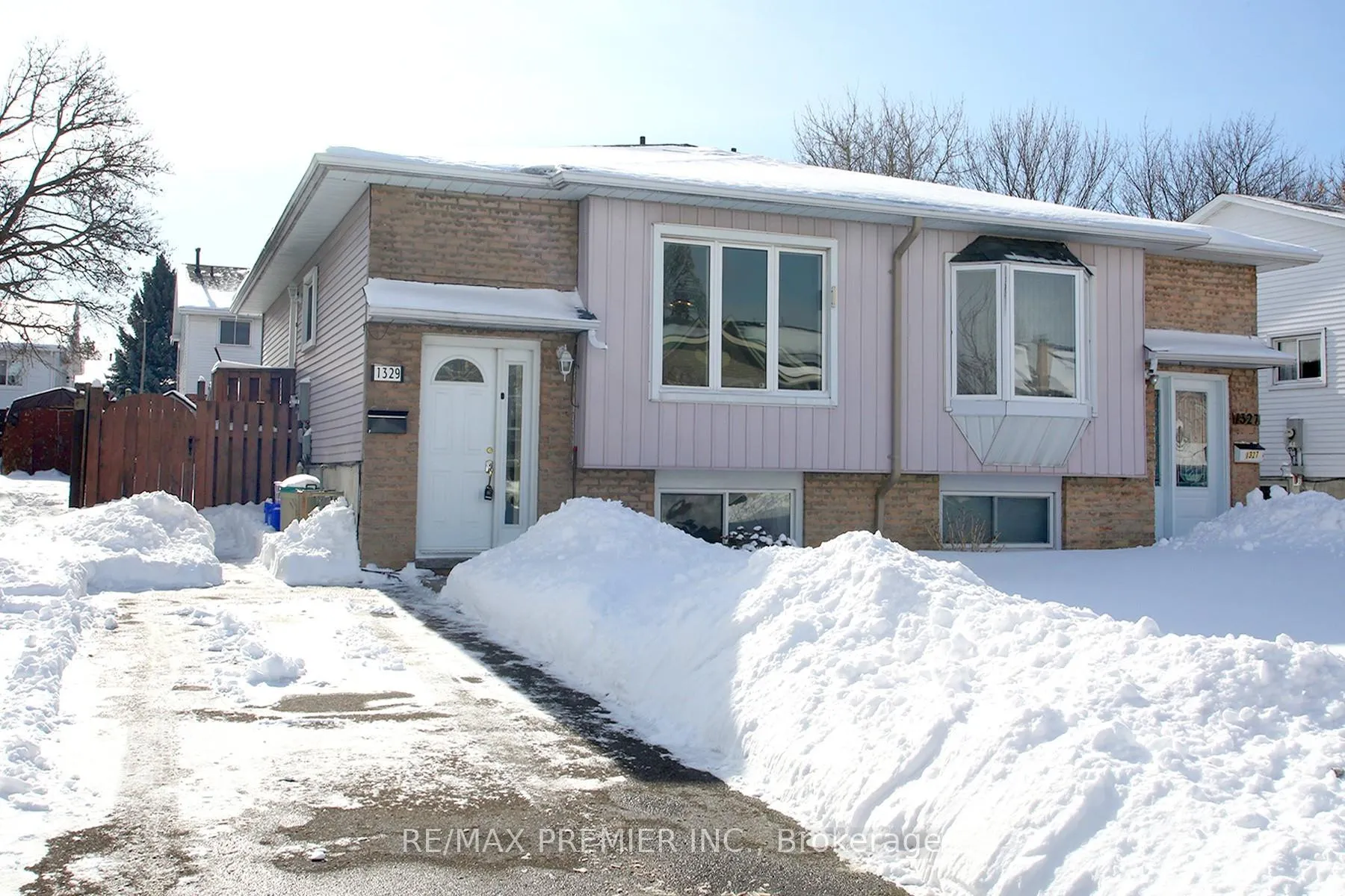 Photo 2 of 1329 Pinehurst Avenue, Oshawa, Donevan — HOMEH