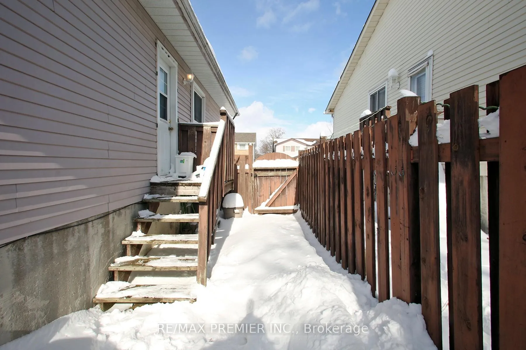 Photo 3 of 1329 Pinehurst Avenue, Oshawa, Donevan — HOMEH