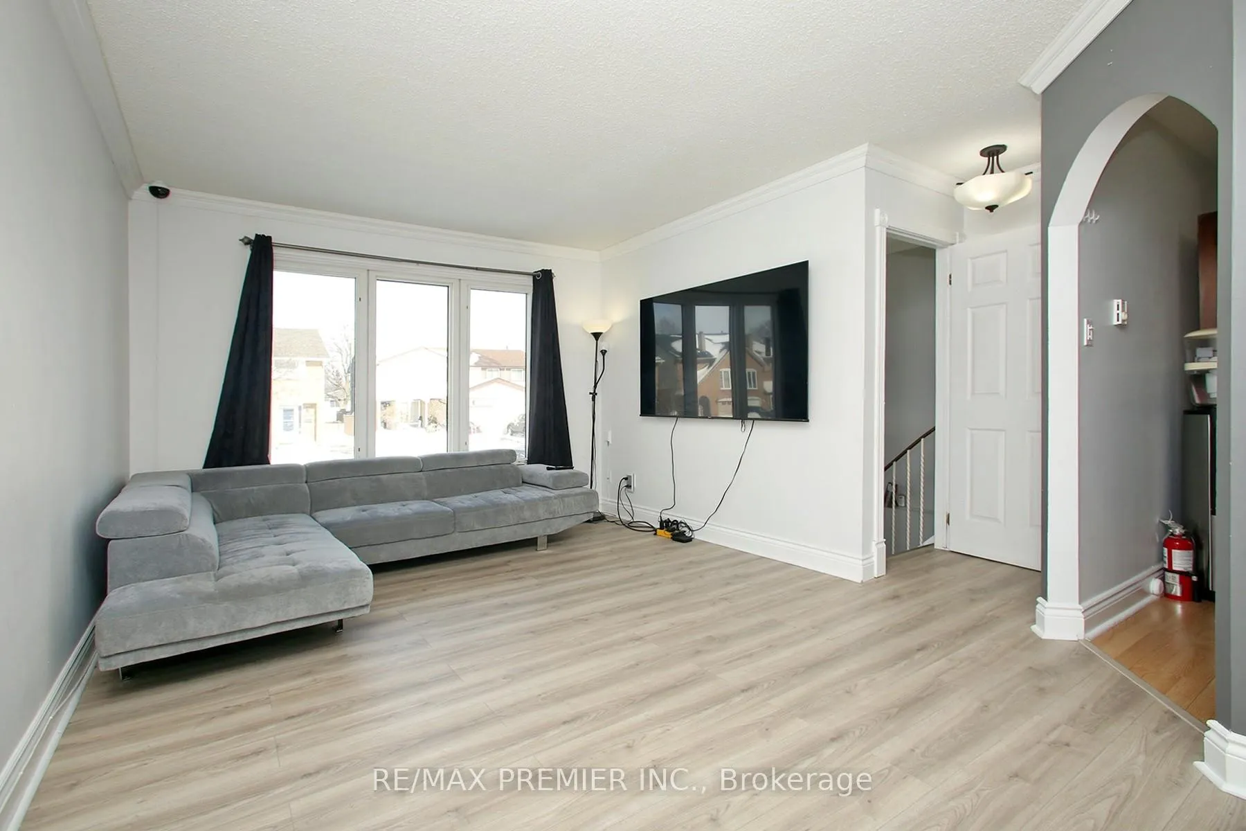 Photo 5 of 1329 Pinehurst Avenue, Oshawa, Donevan — HOMEH