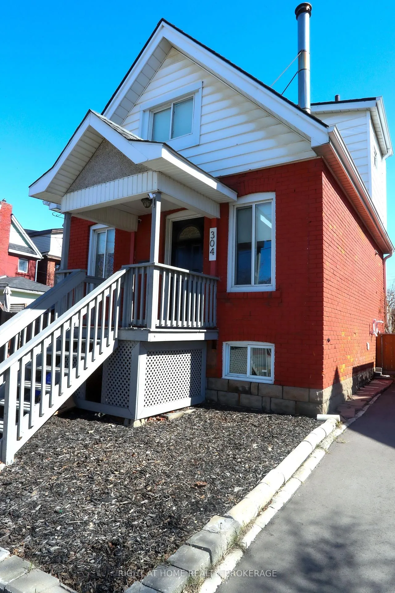 Photo 1 of 304 Rosslyn Avenue W, Hamilton, Crown Point — HOMEH