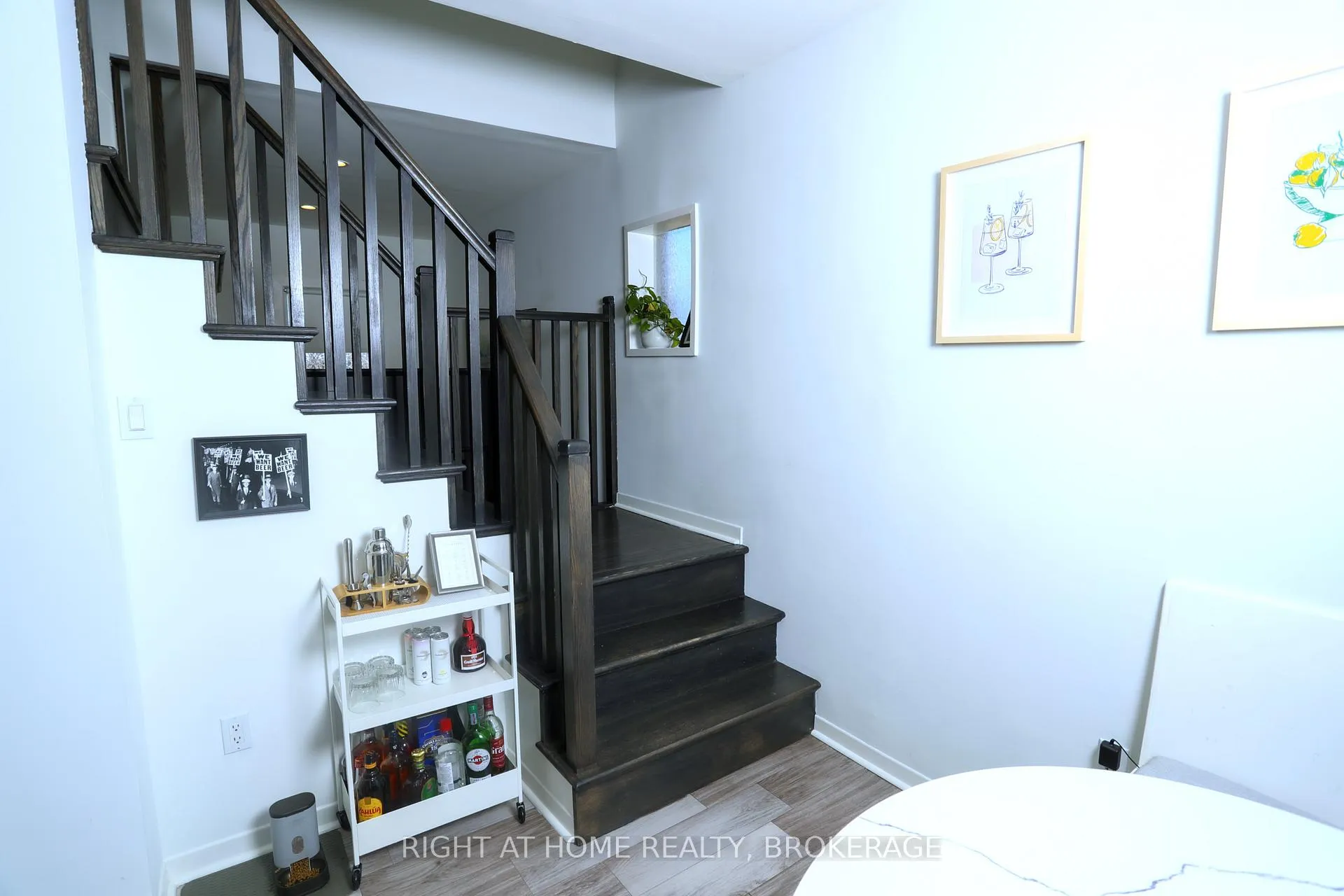 Photo 5 of 304 Rosslyn Avenue W, Hamilton, Crown Point — HOMEH