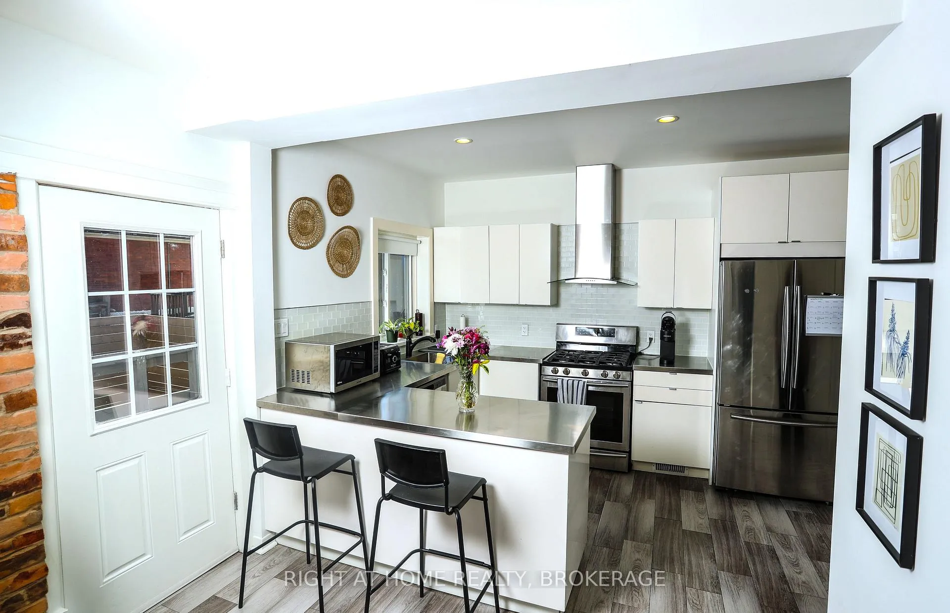 Photo 6 of 304 Rosslyn Avenue W, Hamilton, Crown Point — HOMEH