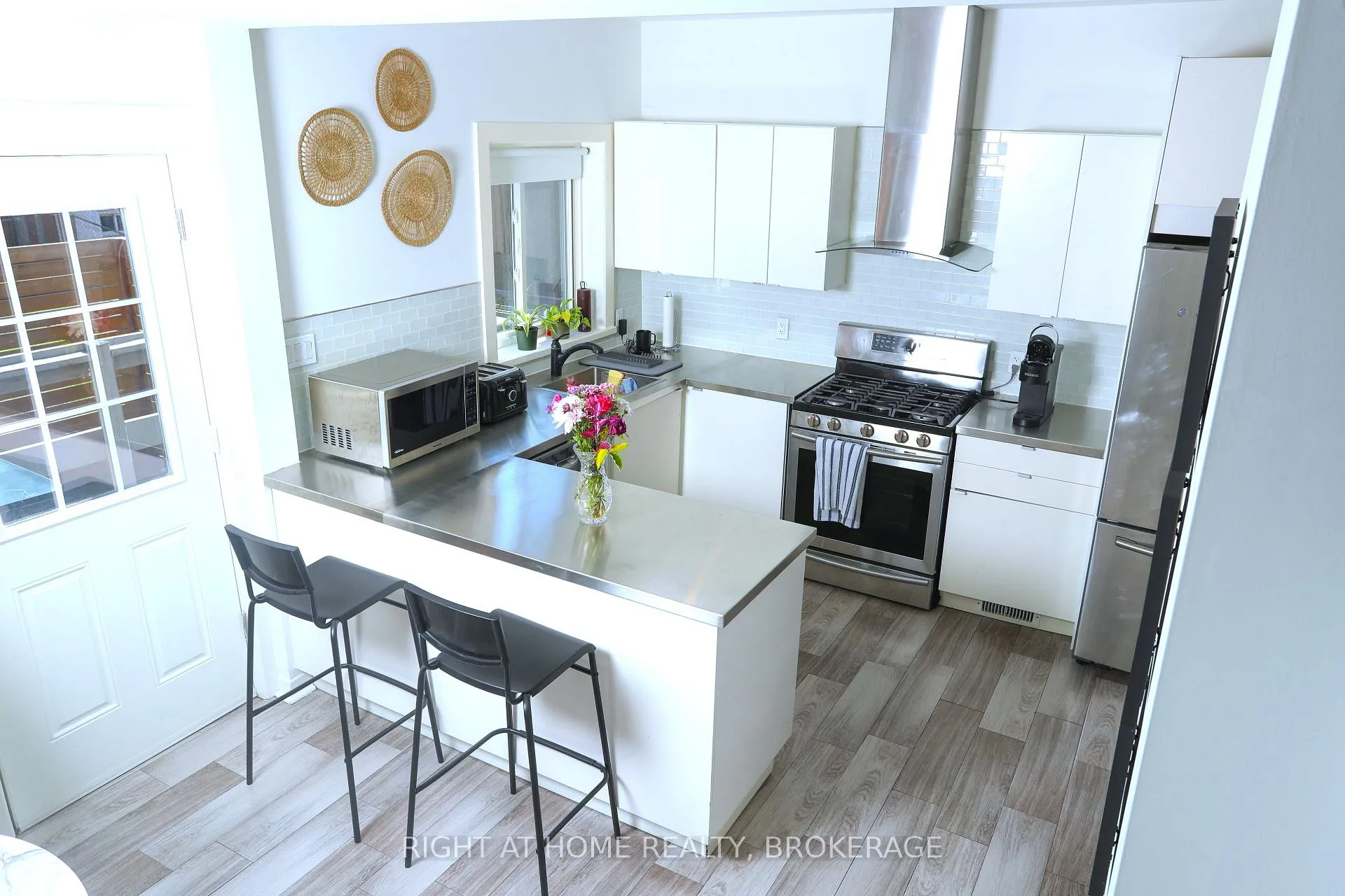 Photo 7 of 304 Rosslyn Avenue W, Hamilton, Crown Point — HOMEH