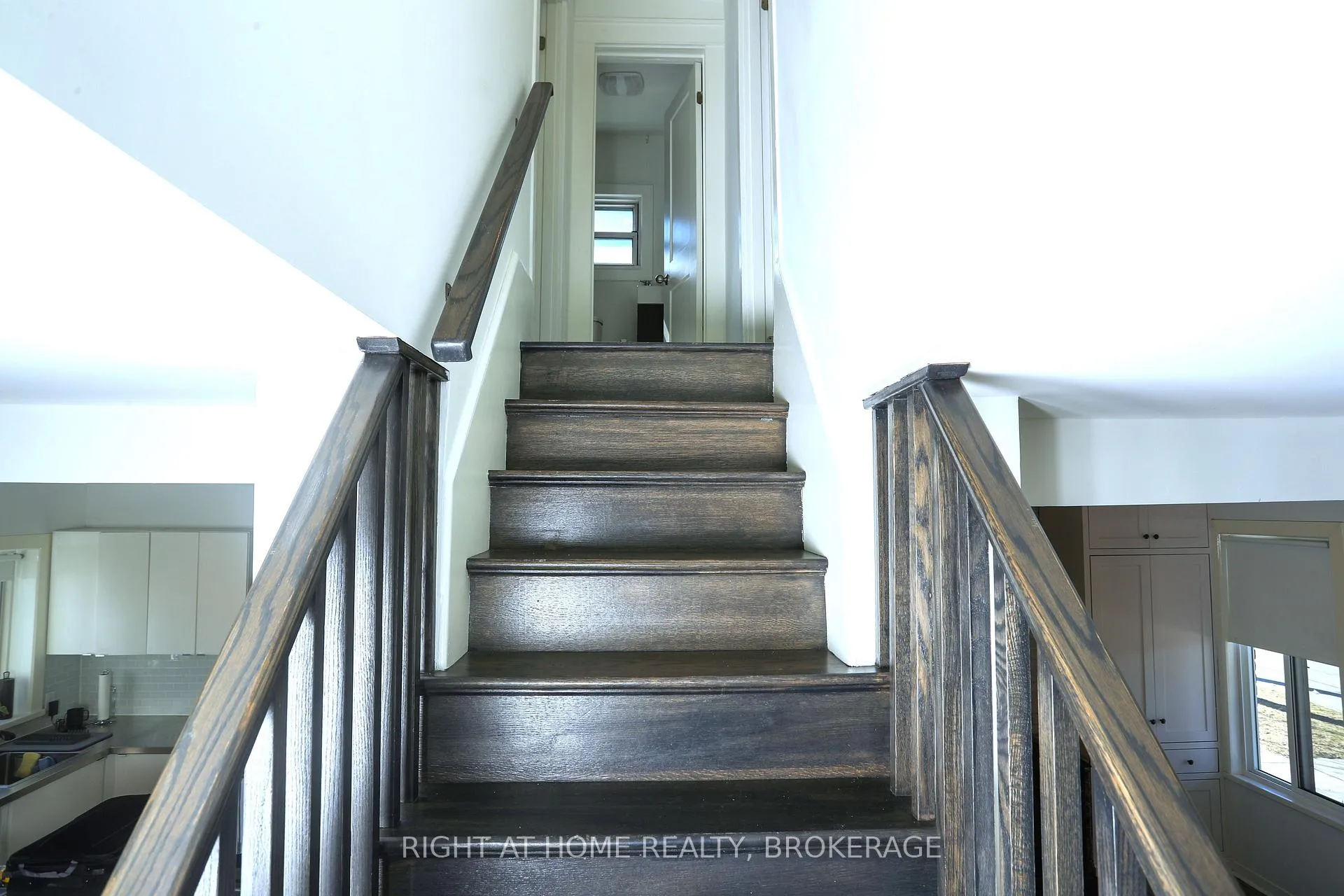 Photo 8 of 304 Rosslyn Avenue W, Hamilton, Crown Point — HOMEH
