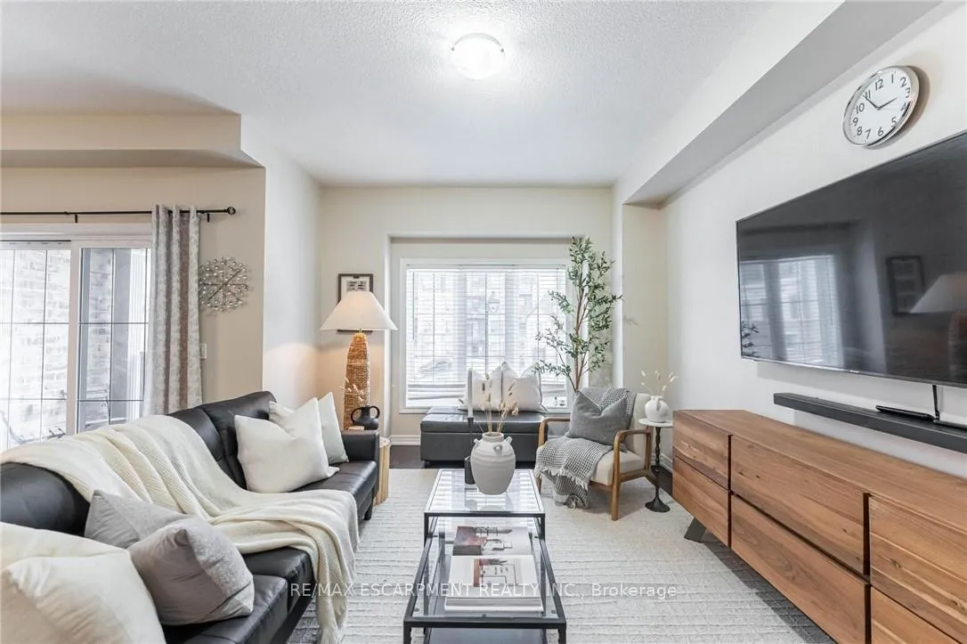 Photo 4 of 16 Lakefront Drive, Hamilton, Lakeshore — HOMEH