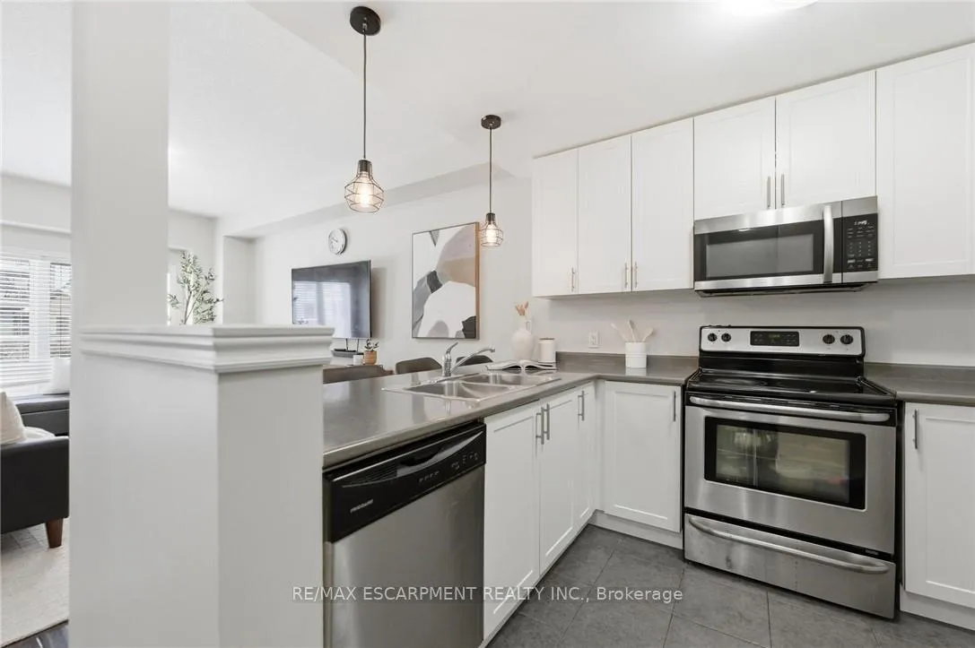 Photo 8 of 16 Lakefront Drive, Hamilton, Lakeshore — HOMEH