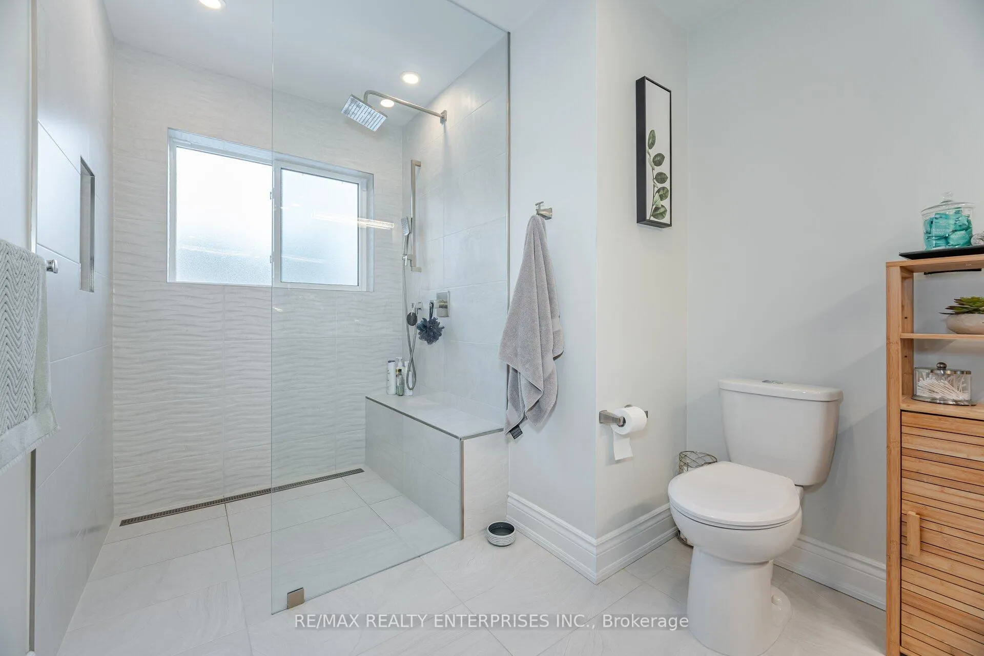 Photo 17 of 35 Nomad Crescent, Brampton, Bram West — HOMEH