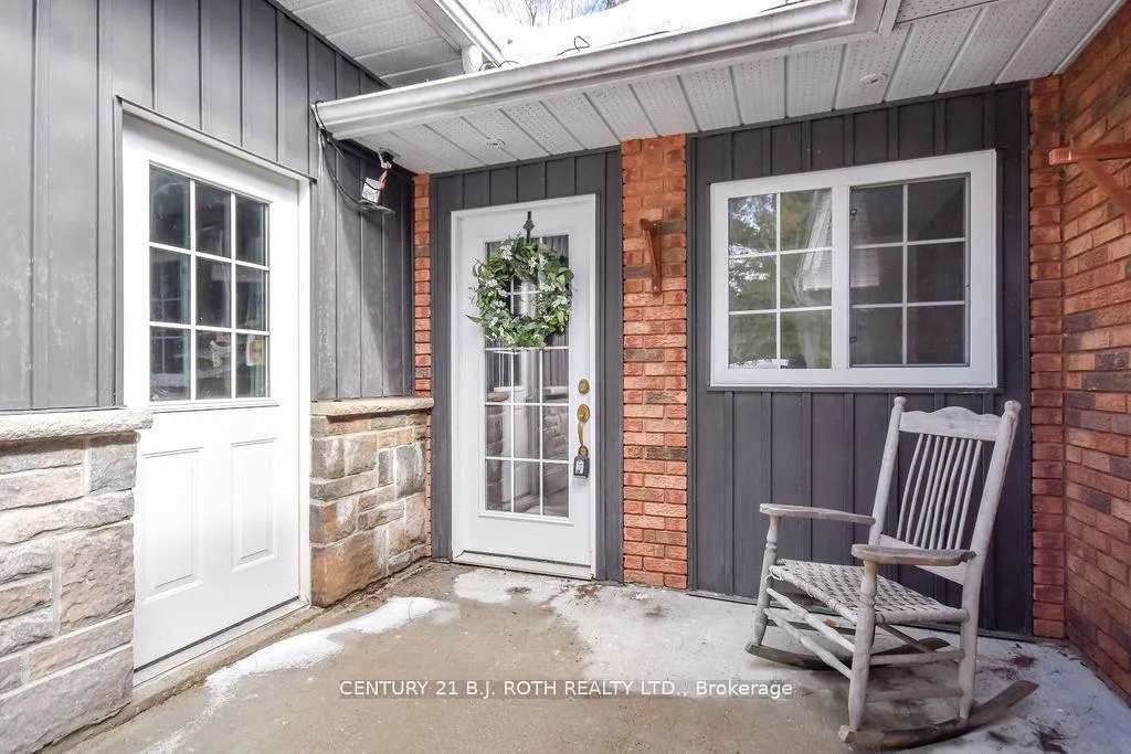 Photo 3 of 21 Luella Boulevard, Springwater, Minesing — HOMEH