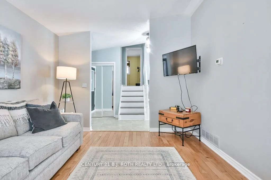 Photo 8 of 21 Luella Boulevard, Springwater, Minesing — HOMEH
