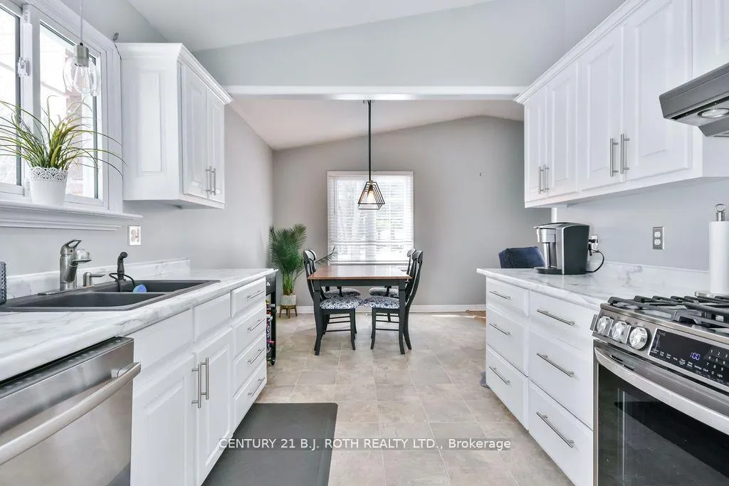 Photo 12 of 21 Luella Boulevard, Springwater, Minesing — HOMEH