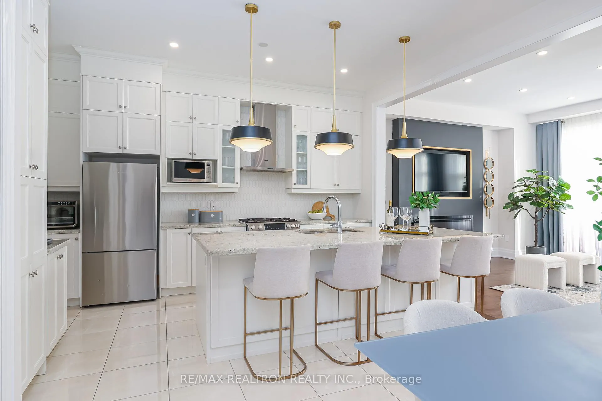 Photo 2 of 92 Carrville Woods Circle, Vaughan, Patterson — HOMEH