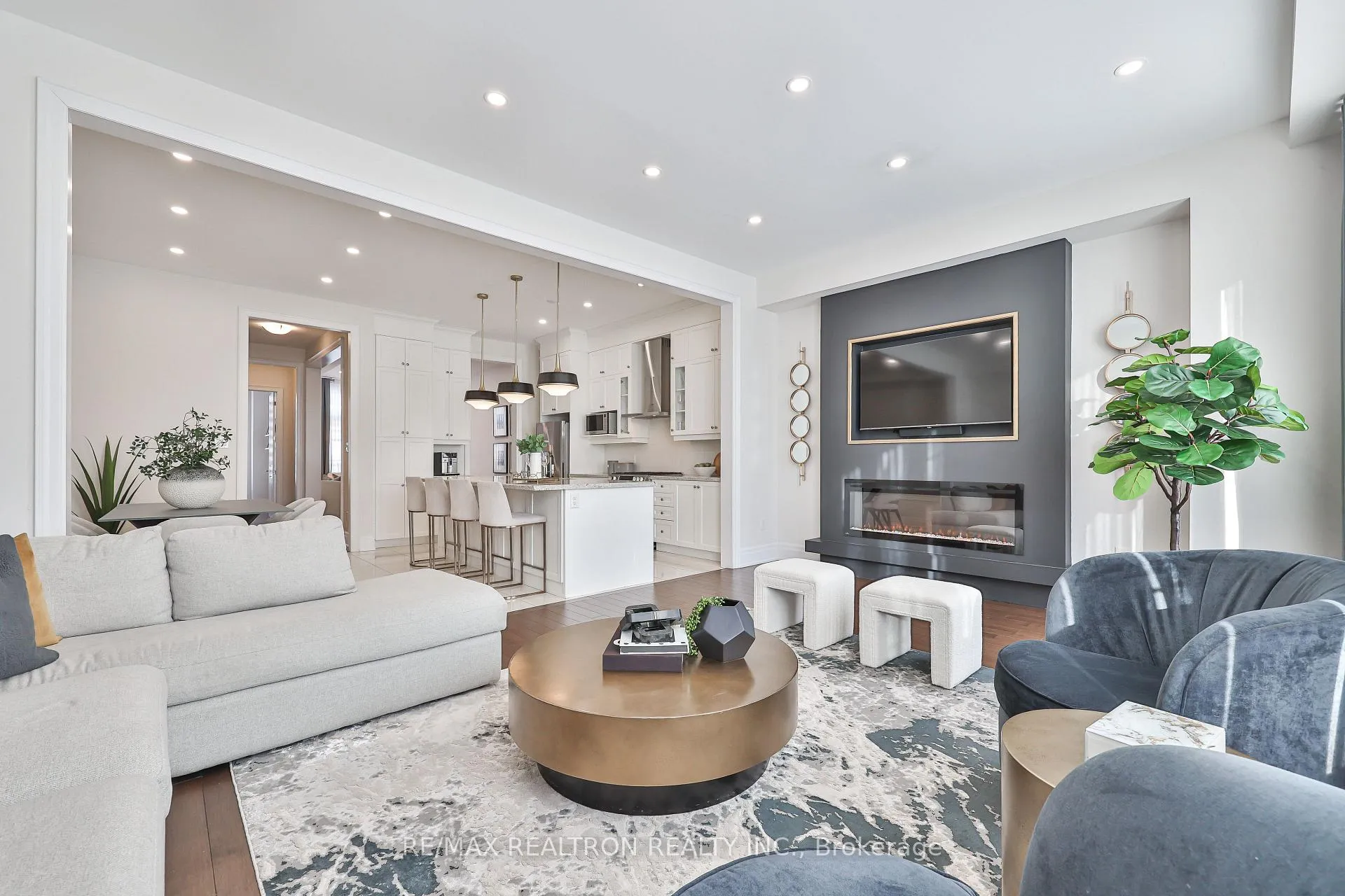 Photo 5 of 92 Carrville Woods Circle, Vaughan, Patterson — HOMEH