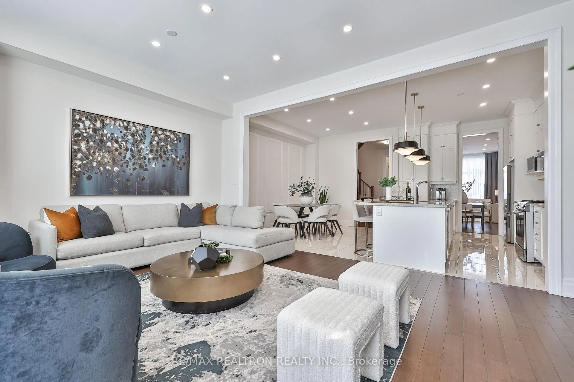 Photo 7 of 92 Carrville Woods Circle, Vaughan, Patterson — HOMEH