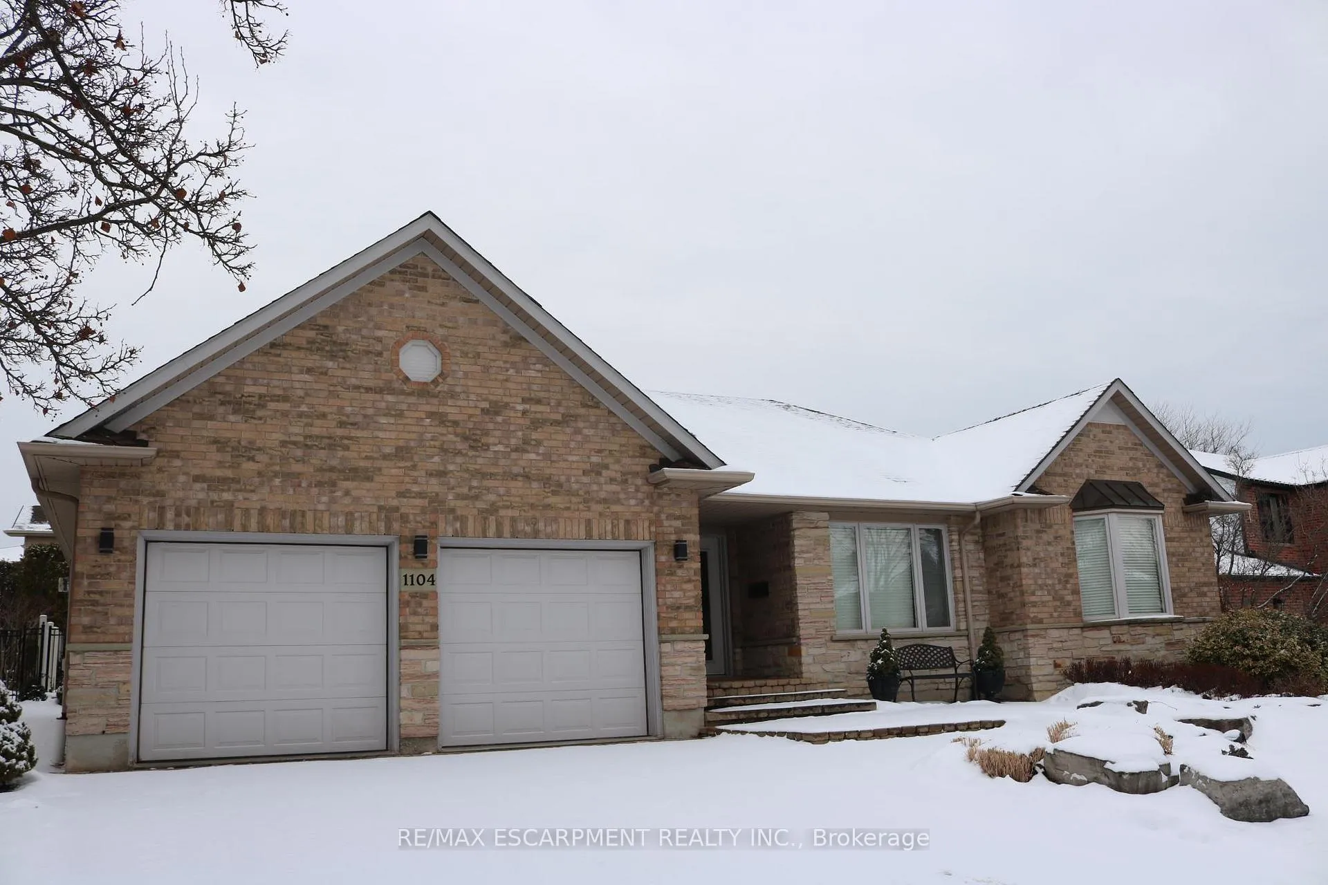 Photo 1 of 1104 Crofton Way, Burlington, Tyandaga — HOMEH