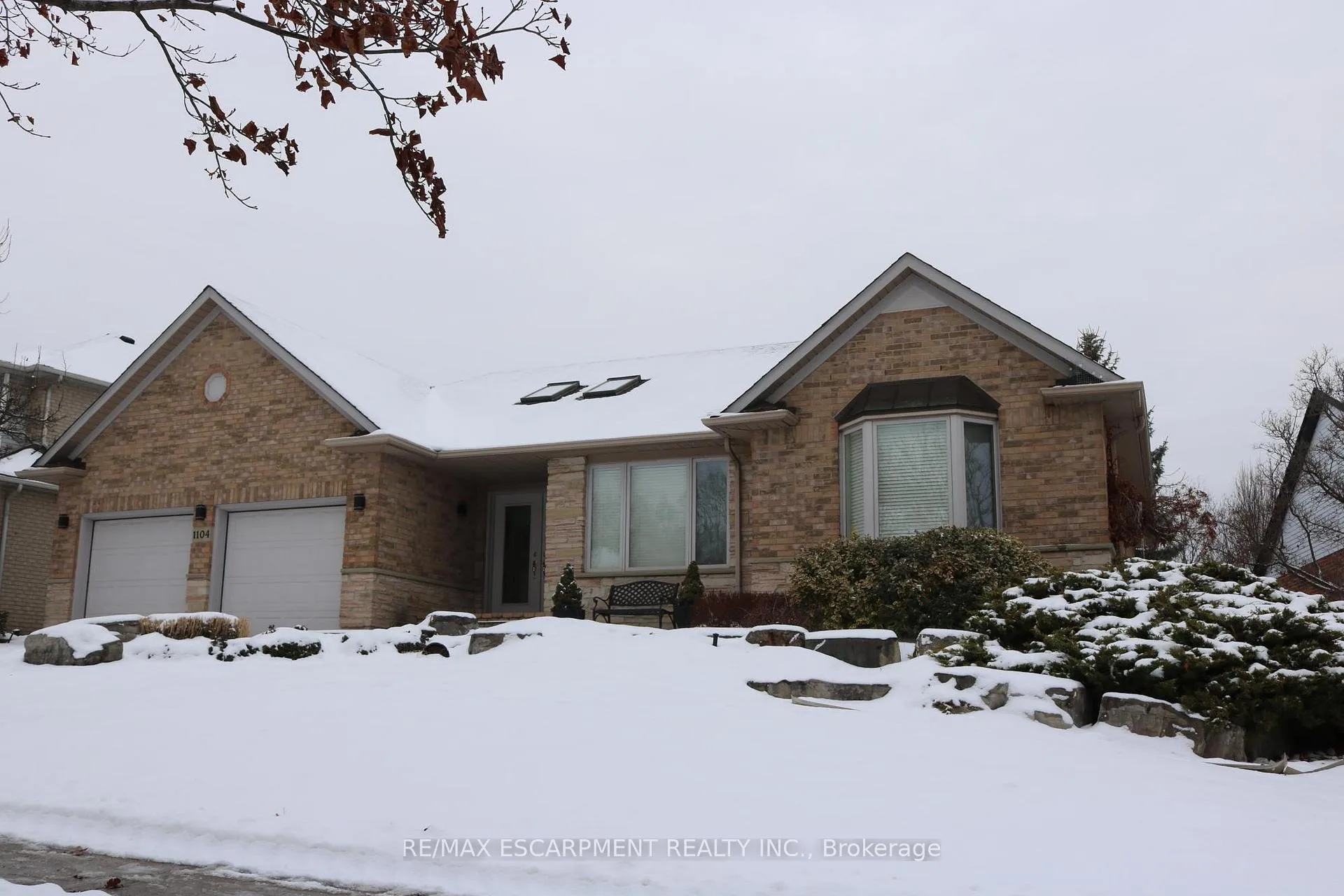 Photo 2 of 1104 Crofton Way, Burlington, Tyandaga — HOMEH
