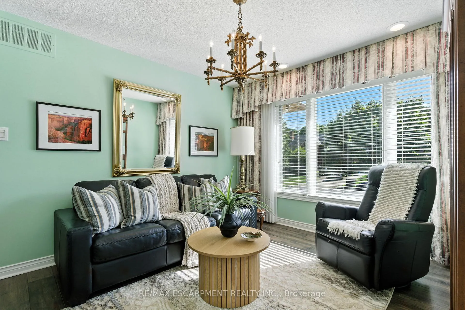 Photo 5 of 1104 Crofton Way, Burlington, Tyandaga — HOMEH