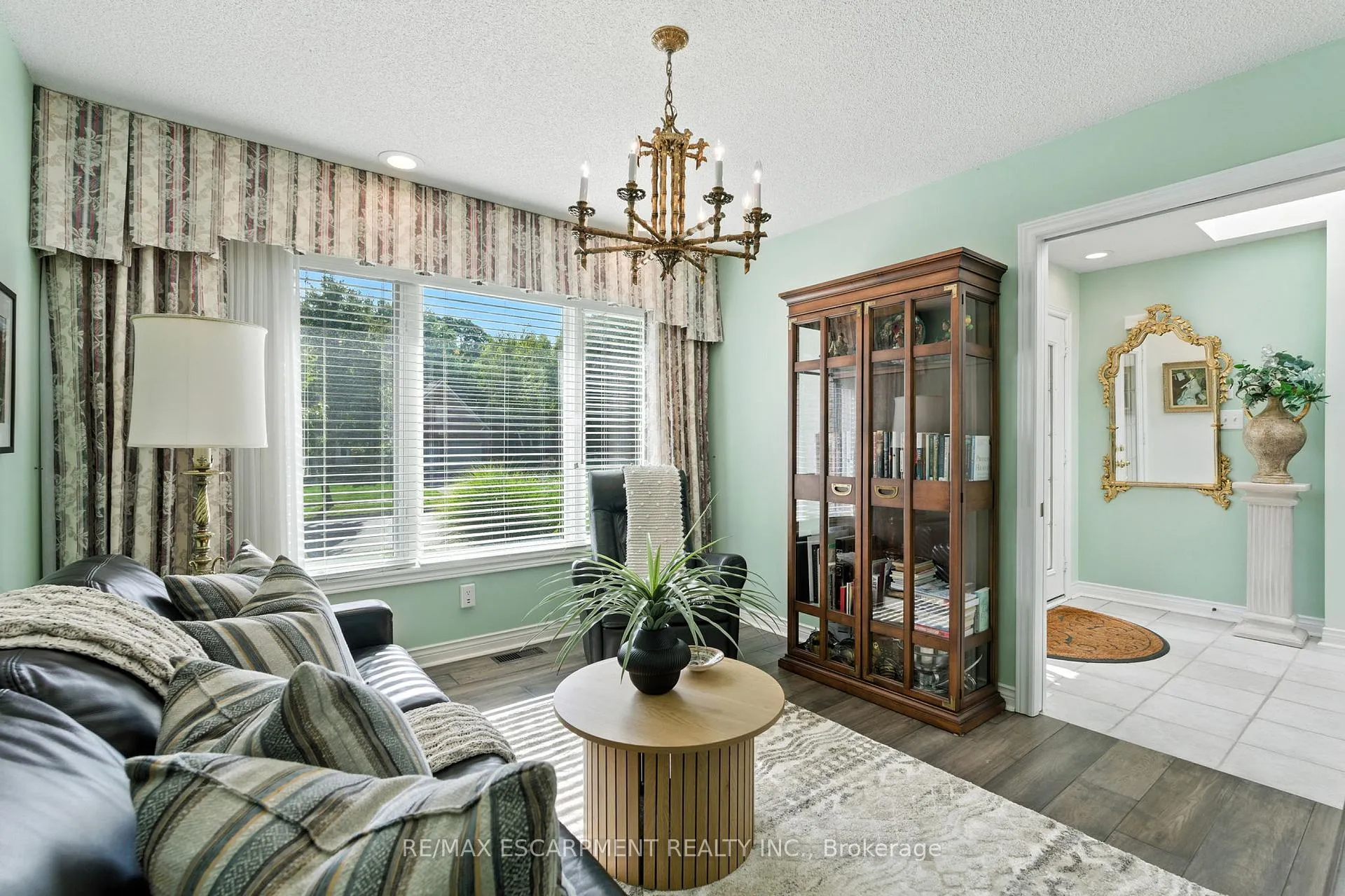 Photo 6 of 1104 Crofton Way, Burlington, Tyandaga — HOMEH