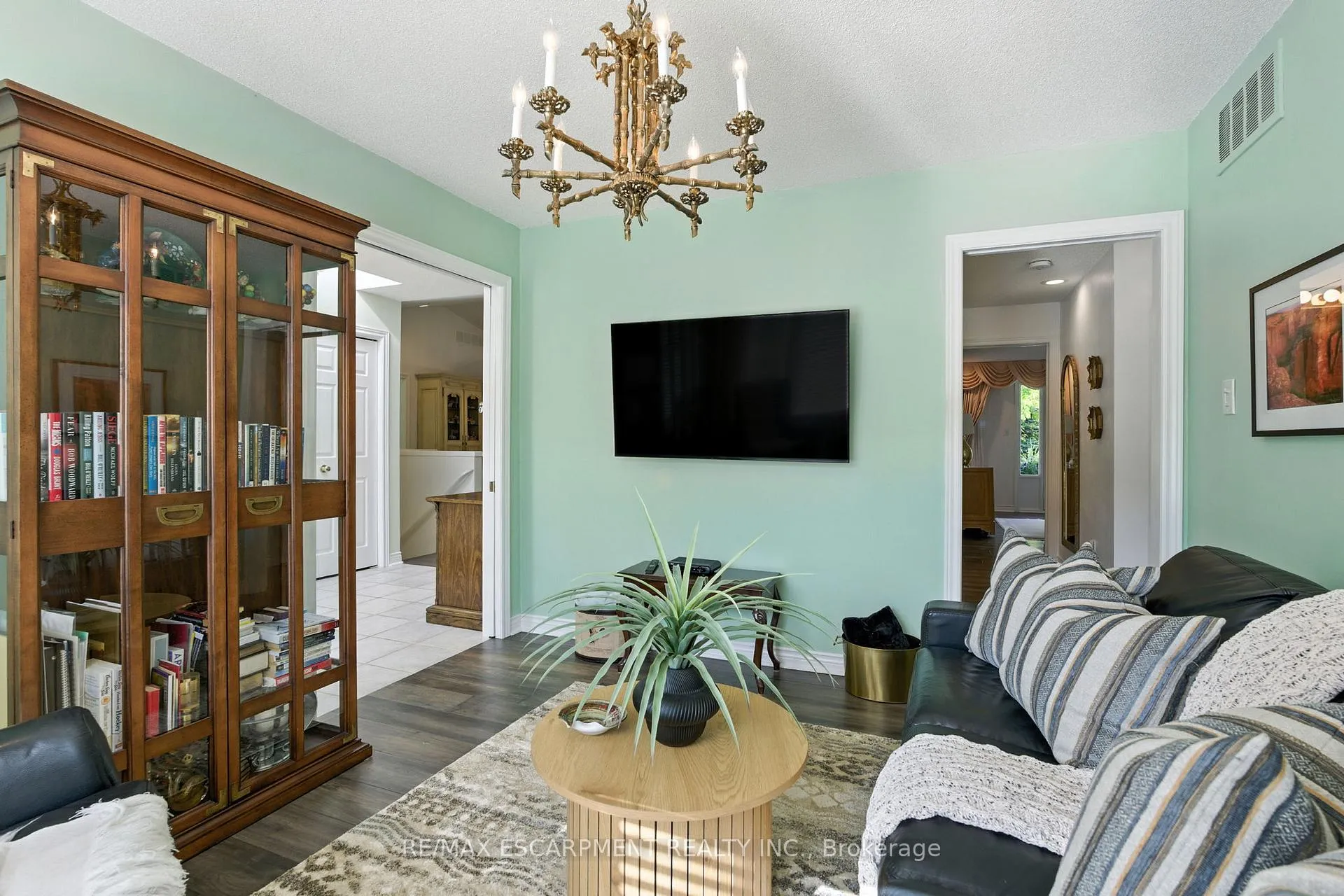 Photo 7 of 1104 Crofton Way, Burlington, Tyandaga — HOMEH